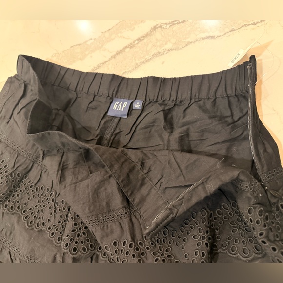 BNWT GAP size medium Black Eyelet mini skort - Picture 10 of 14